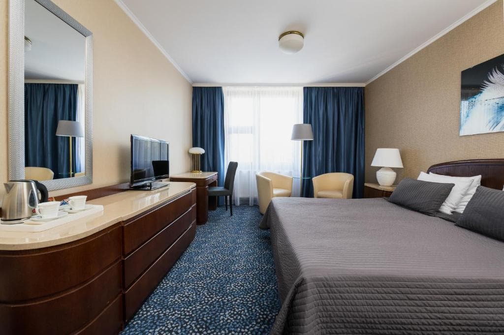 Crown Piast Hotel - 1