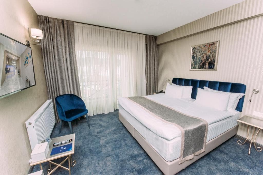 Sapphire Hotel - 1