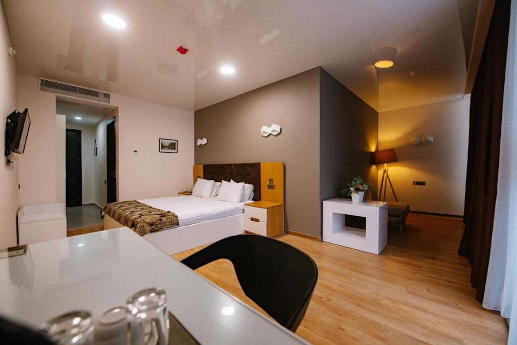 Iveria Inn Hotel - 4
